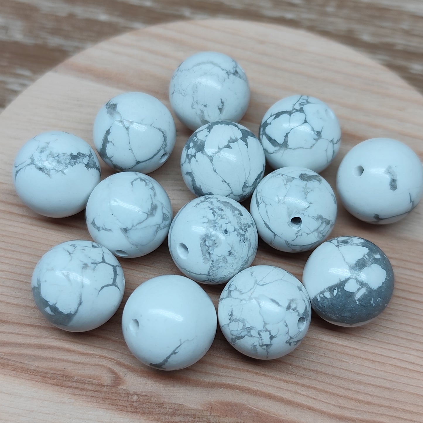 Howlite – perles naturelles 14 mm – lot de 13