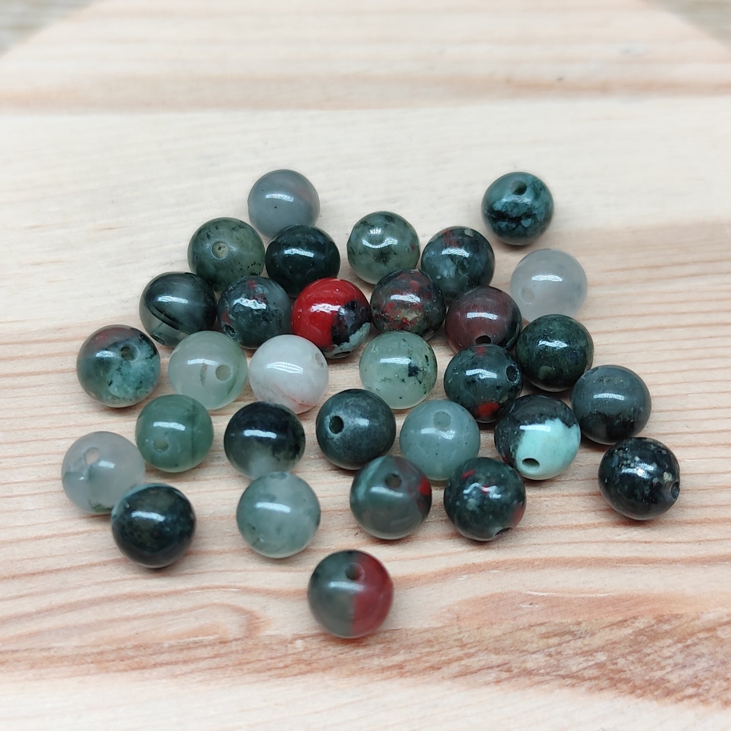 Jaspe sang d’Afrique – perles naturelles 6 mm – lot de 30