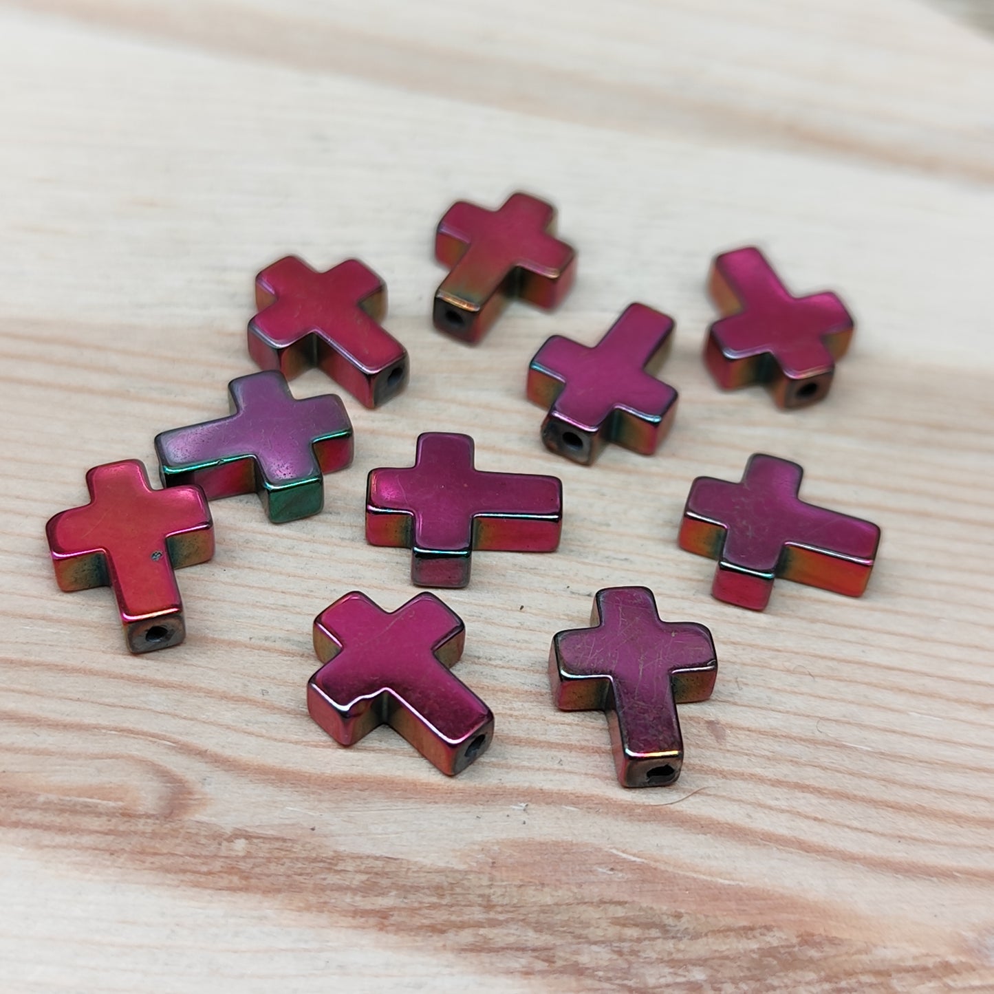 Hématite croix rose rouge – 8 mm – lot de 10