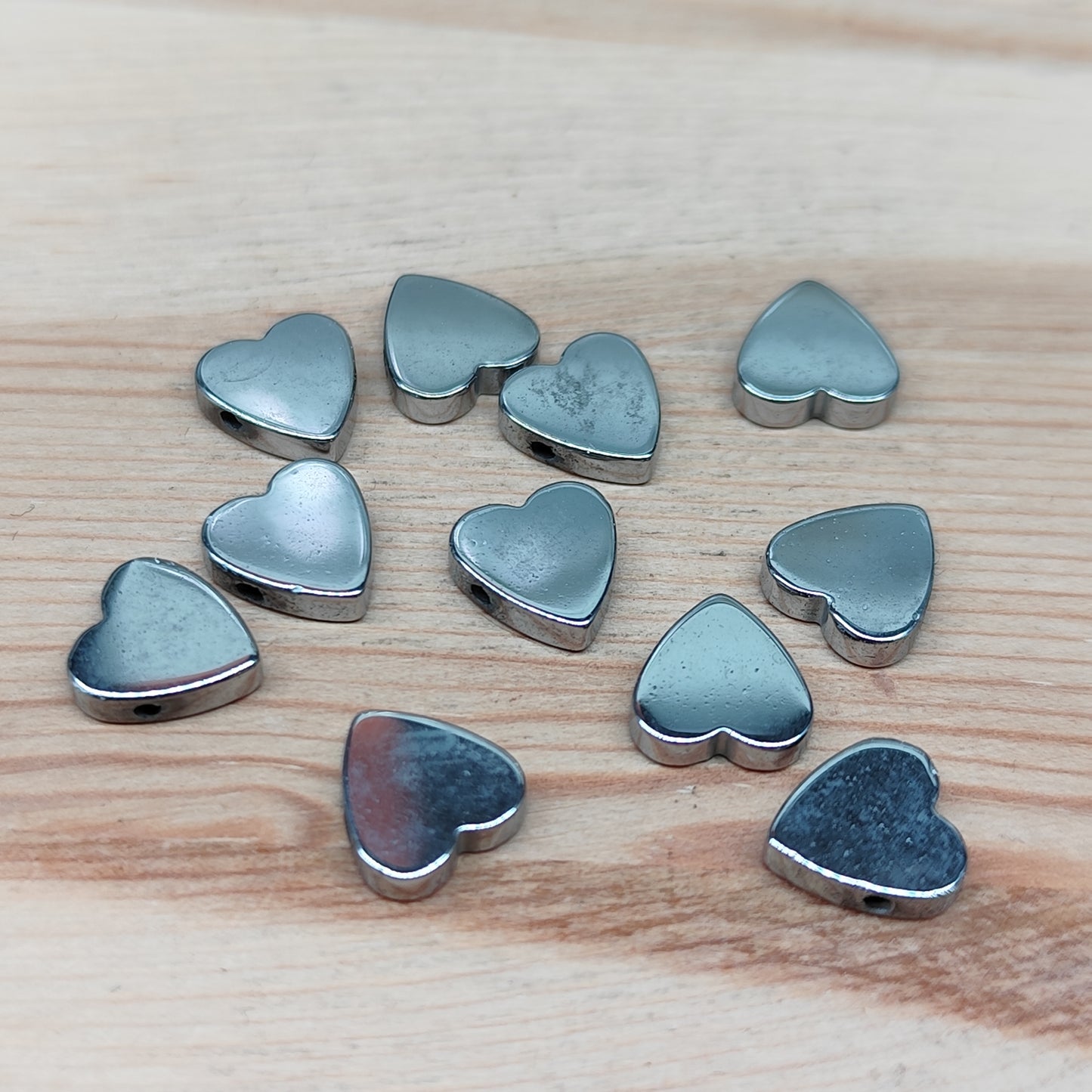Hématite coeur argenté – 8 mm – lot de 10