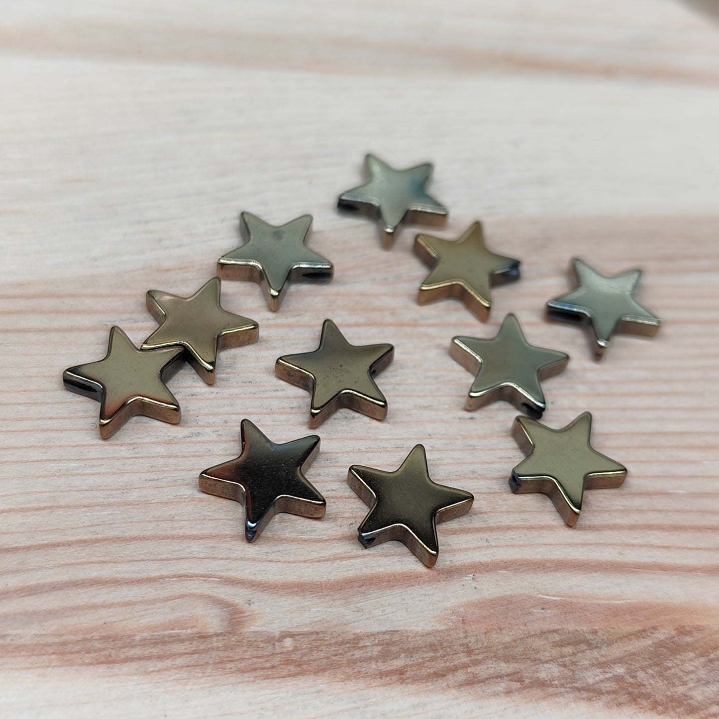 Hématite étoile dorée – 8,5 mm – lot de 10