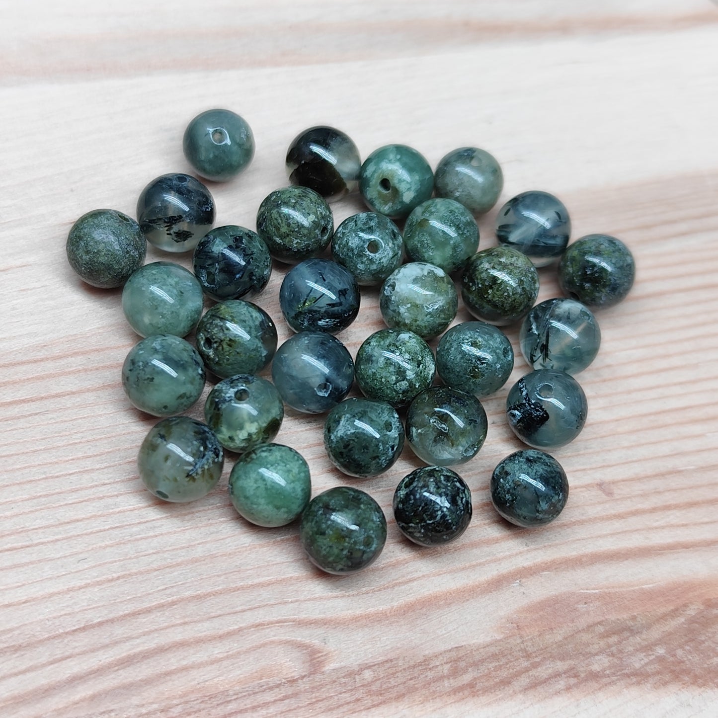 Préhnite – perles naturelles 6 mm – lot de 30