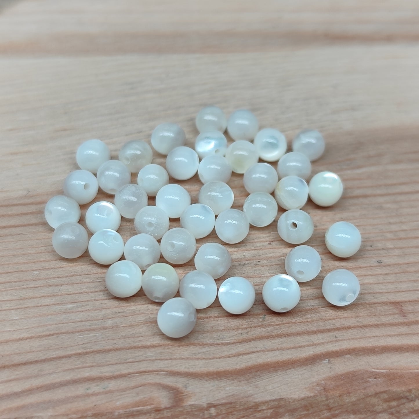 Perles de nacre – perles naturelles 4 mm – lot de 40