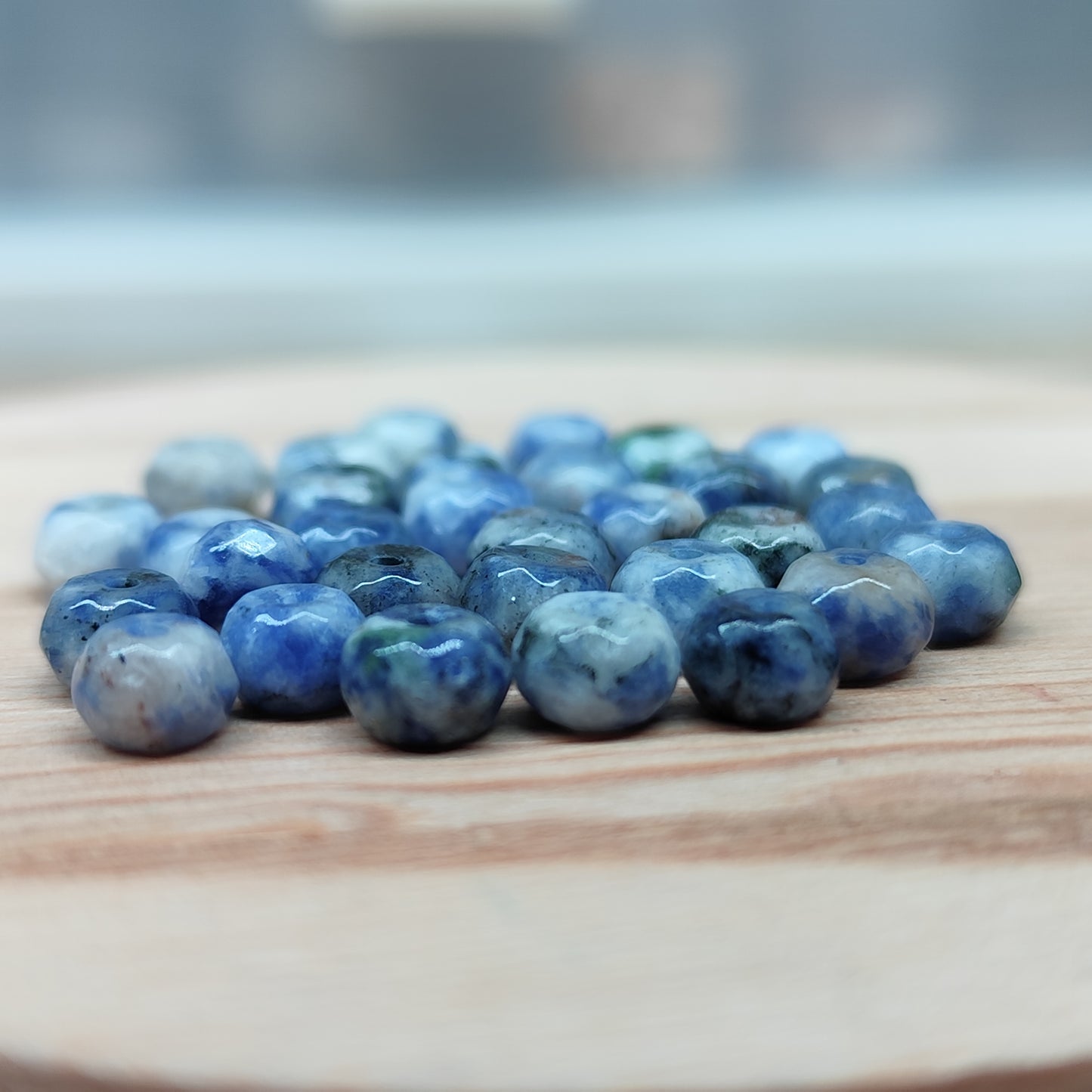 Sodalite forme donut facetté – perles naturelles 6 mm – lot de 30