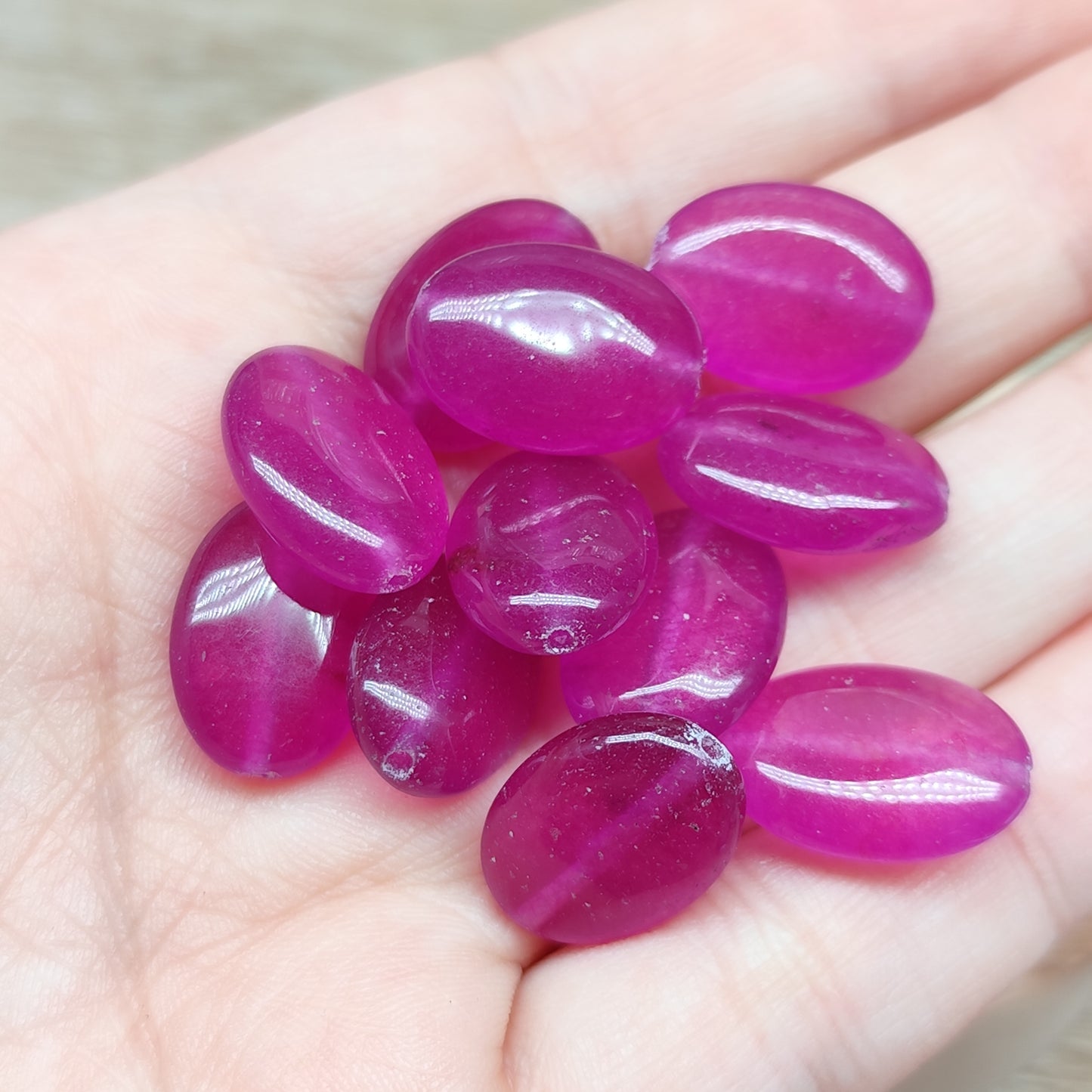Quartzite rose fuchsia ovale – perles naturelles 13 mm – lot de 10