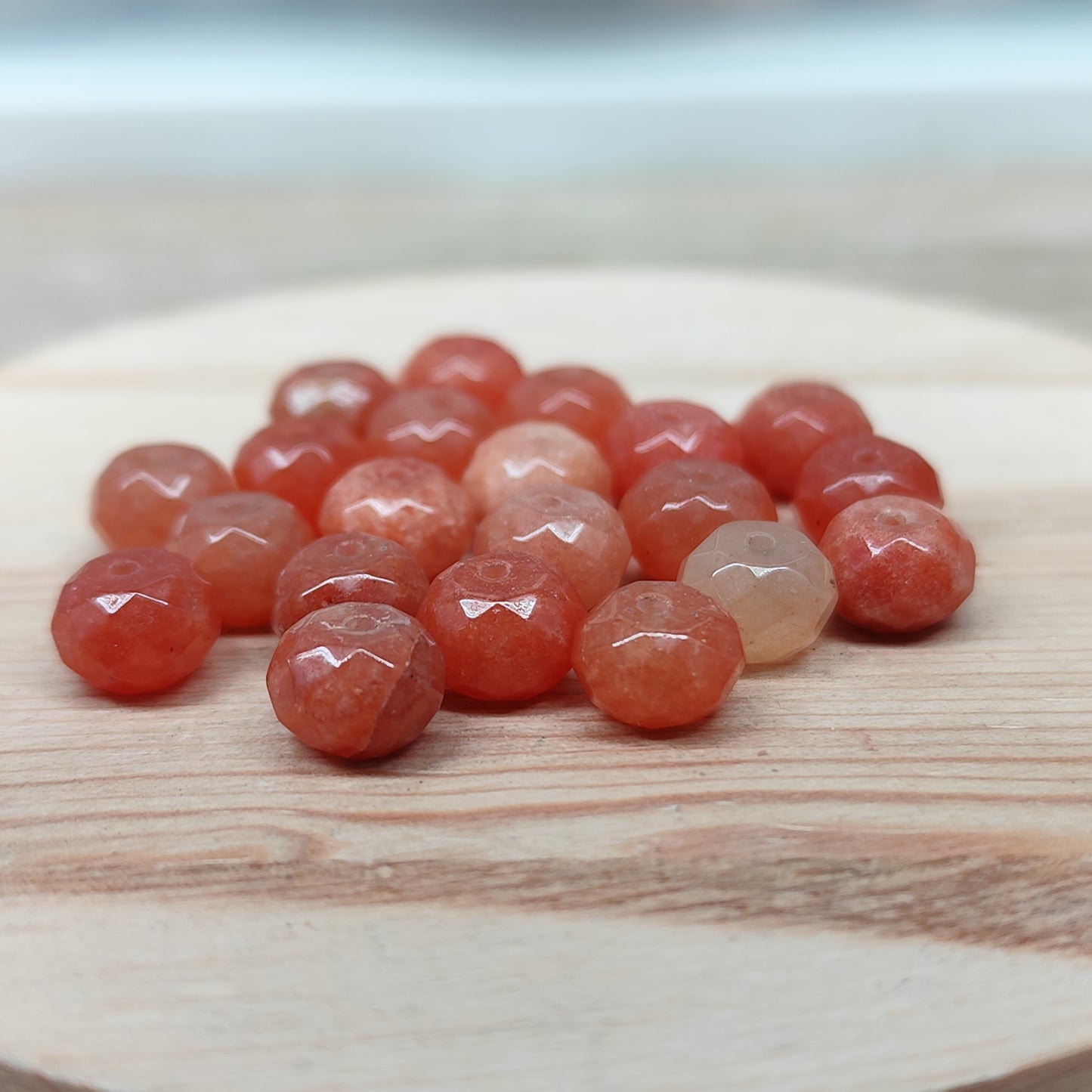 Jade soie dorée donuts facettés – perles naturelles 8 mm – lot de 20