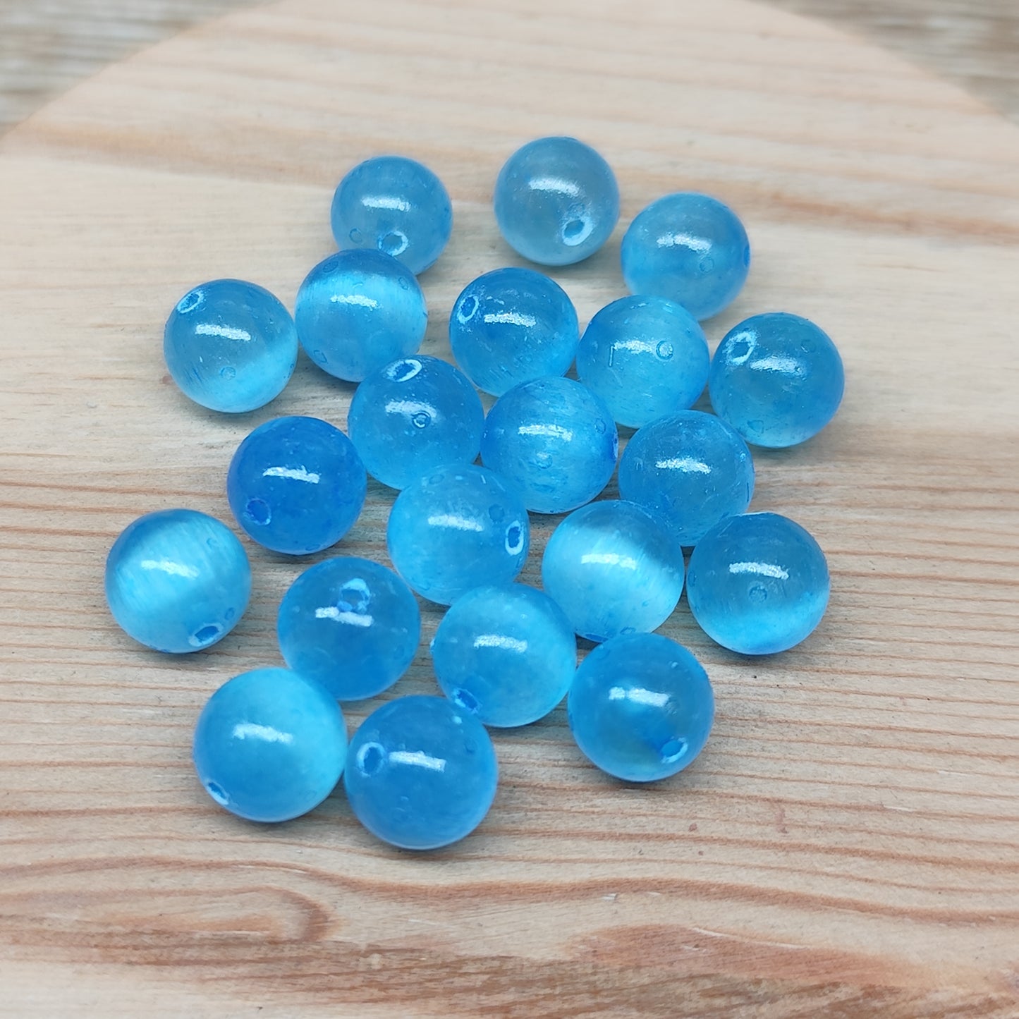 Sélénite bleue – perles naturelles teintées 8 mm – lot de 20