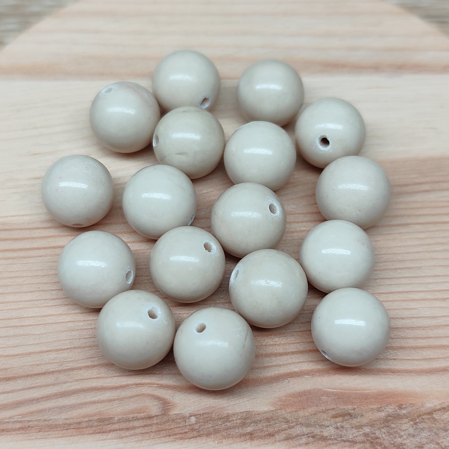 Jaspe fossile blanc - perles naturelles 10 mm – lot de 16