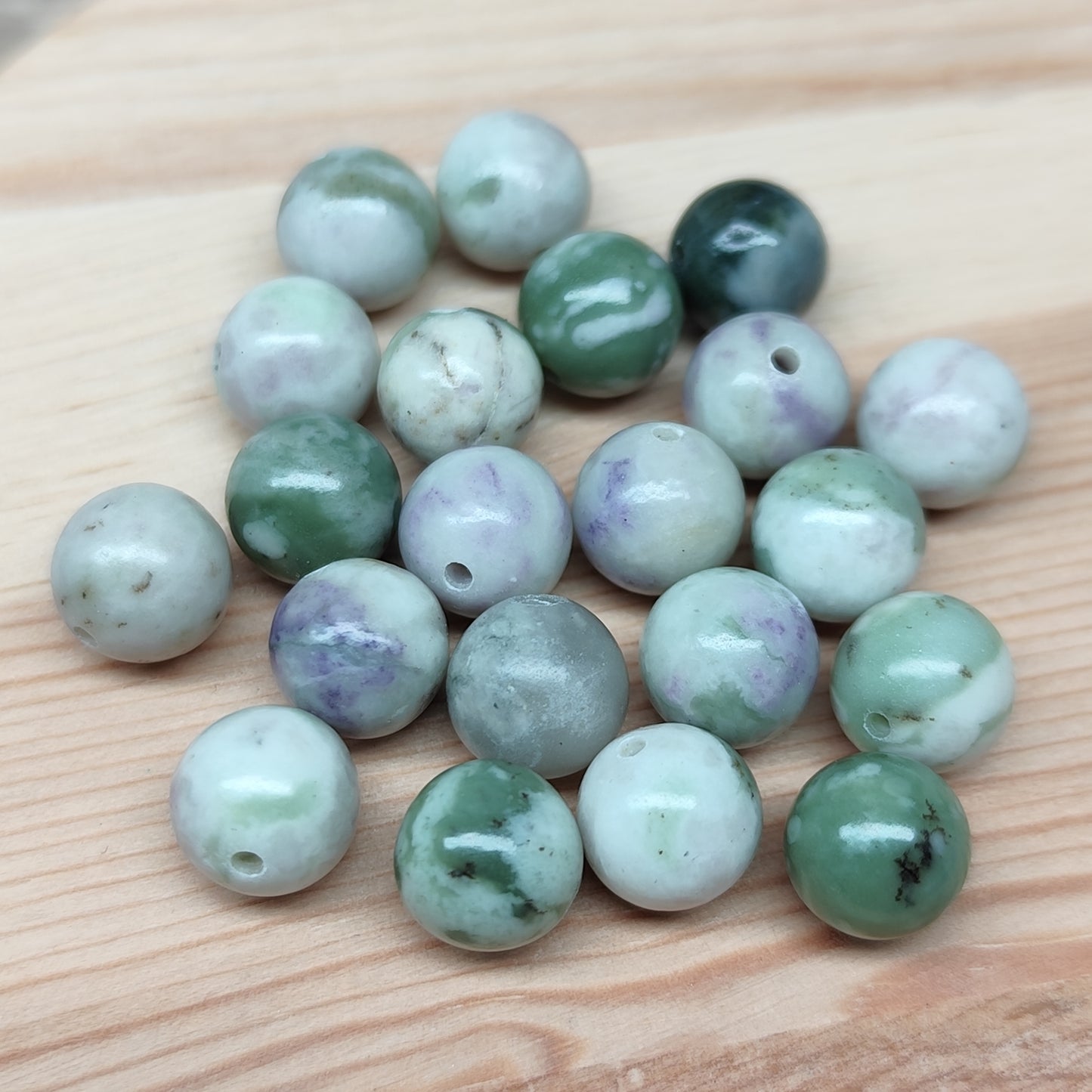 Jade de chance – perles naturelles teintées 8 mm – lot de 20