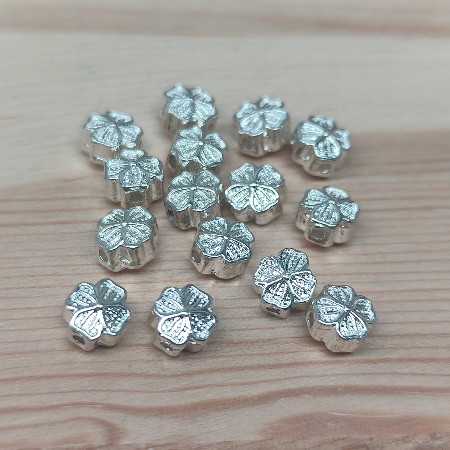 Perle fleur en métal argenté – 6,5 mm - lot de 15