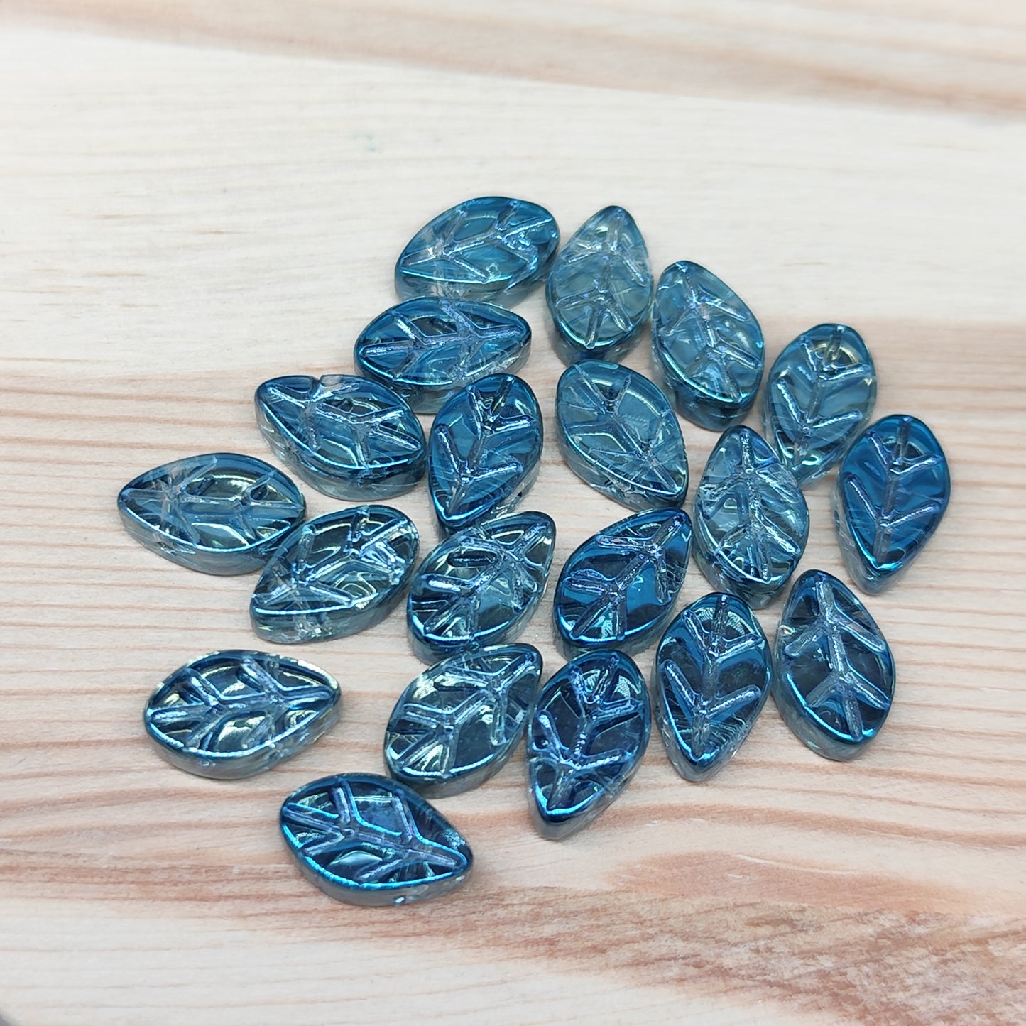 Perle feuille en verre - 6 mm – lot de 20