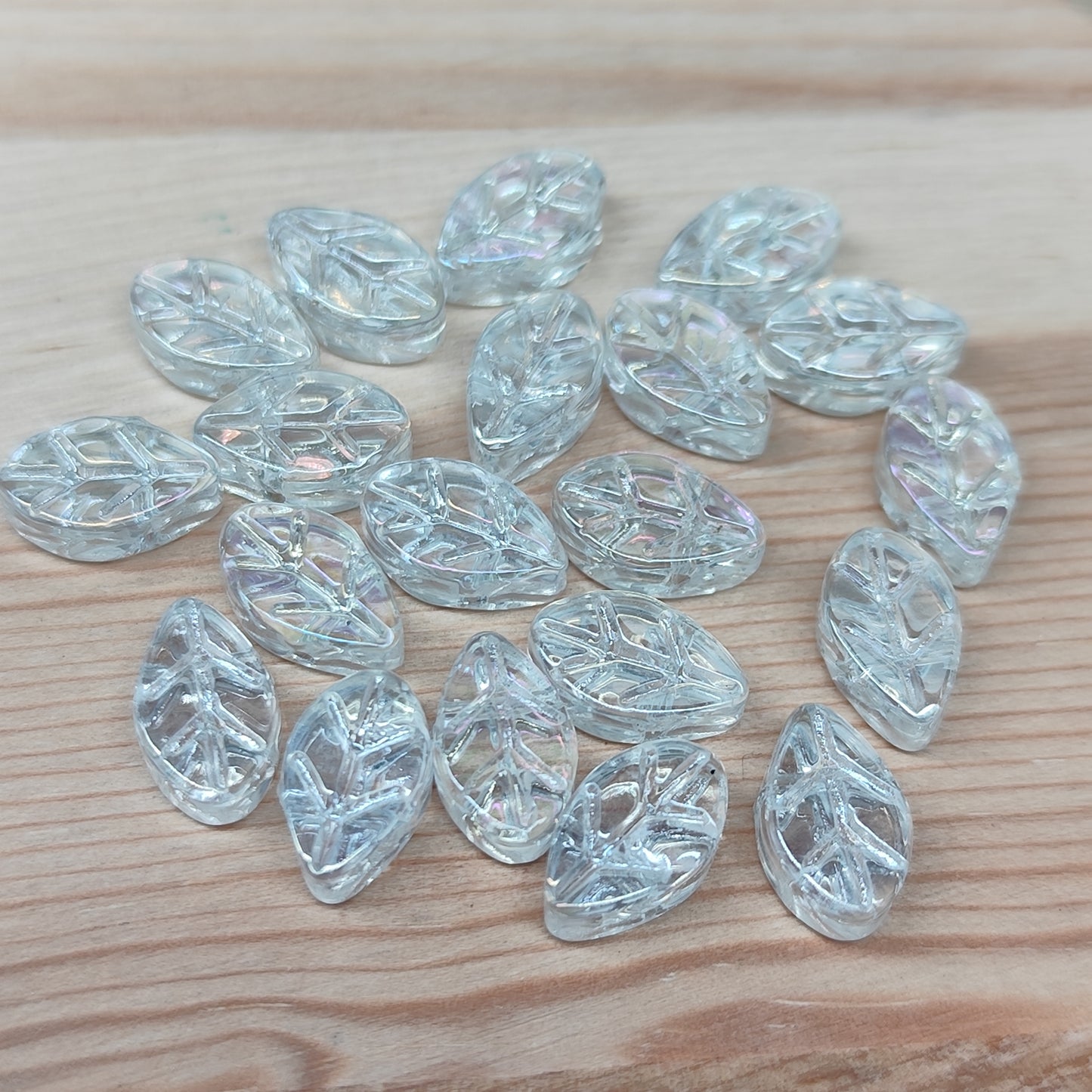 Perle feuille en verre - 6 mm – lot de 20