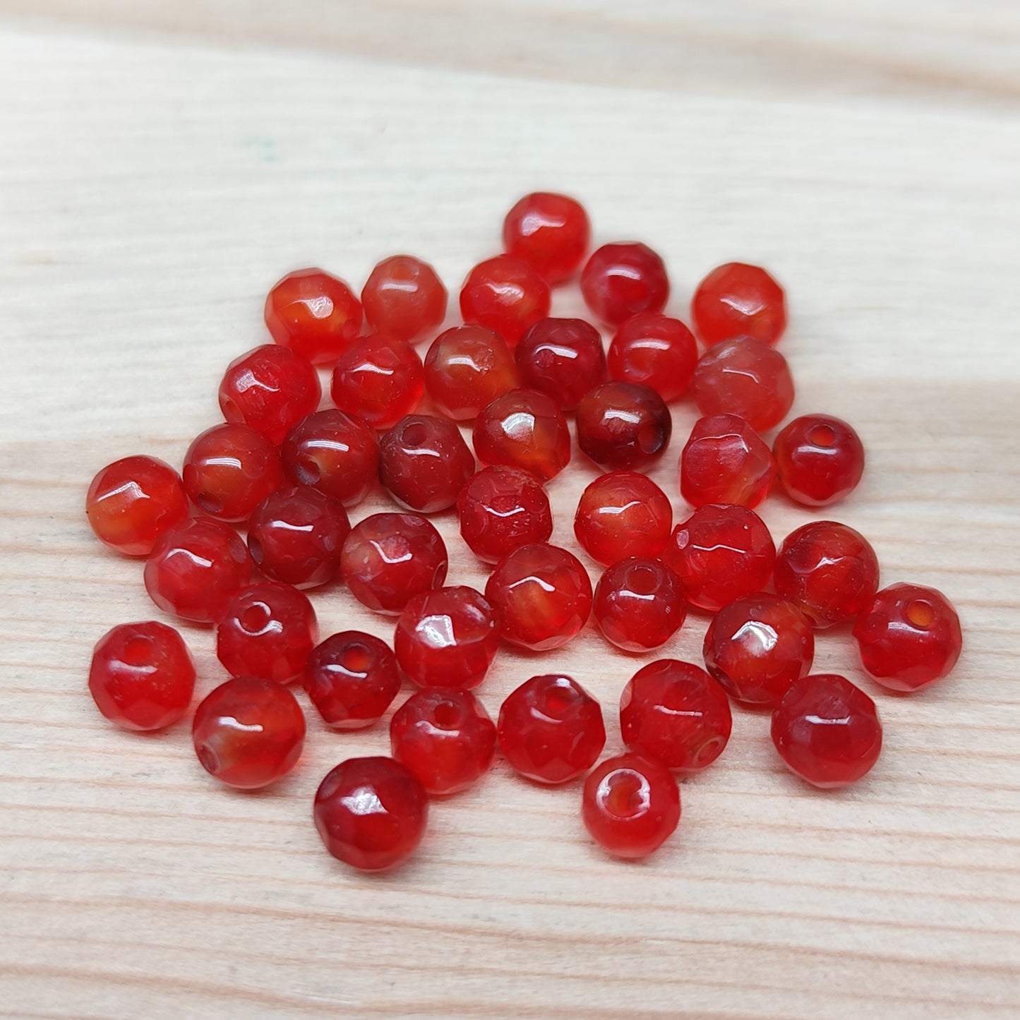 Agate rouge facettée – perles naturelles 4 mm – lot de 40