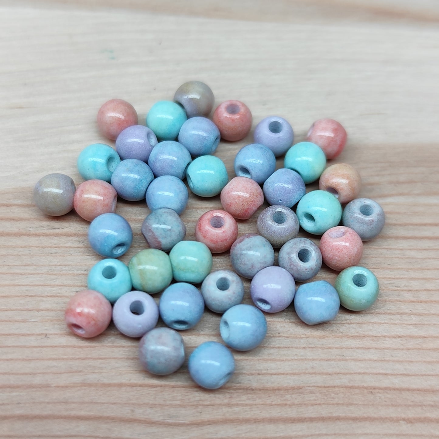 Pierre "Alashan arc-en-ciel"  perles reconstituées 4 mm – lot de 40