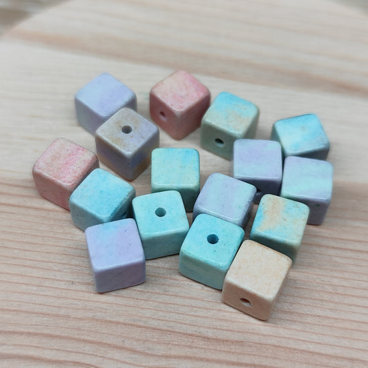 Pierre "Alashan arc-en-ciel" cube – perles reconstituées – lot de 15