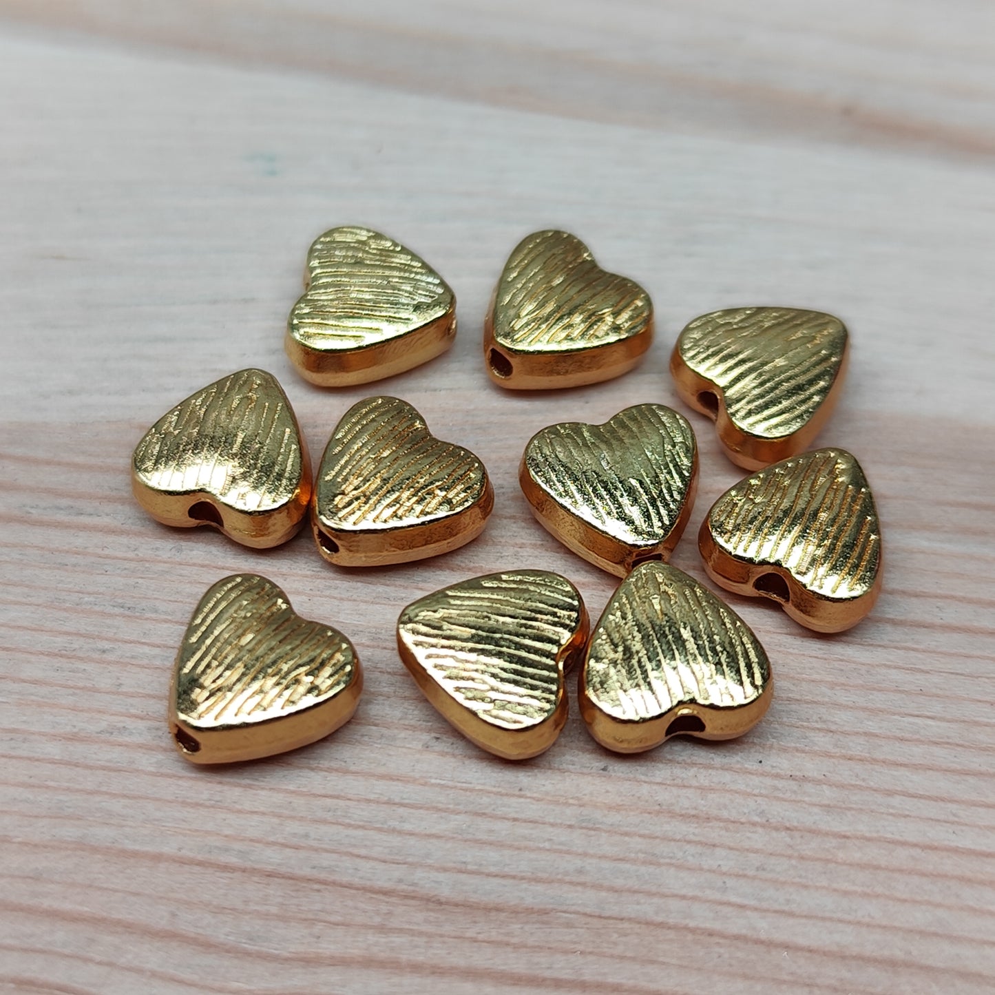 Perles coeur en métal doré – 7,5 mm - lot de 10