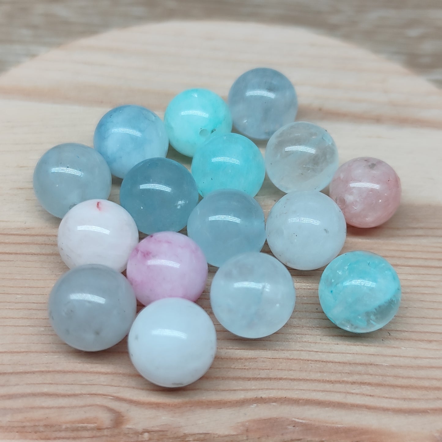 Jade pastel – perles naturelles teintées 10 mm – lot de 15