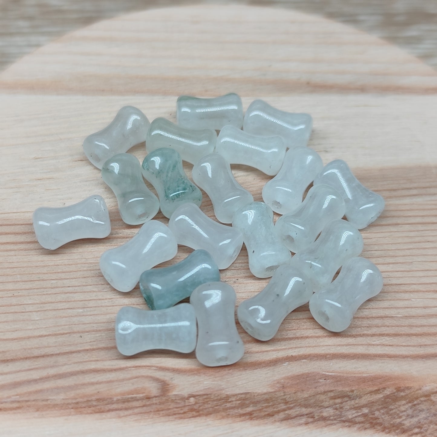 Jade forme bambou – perles naturelles 6 mm – lot de 20