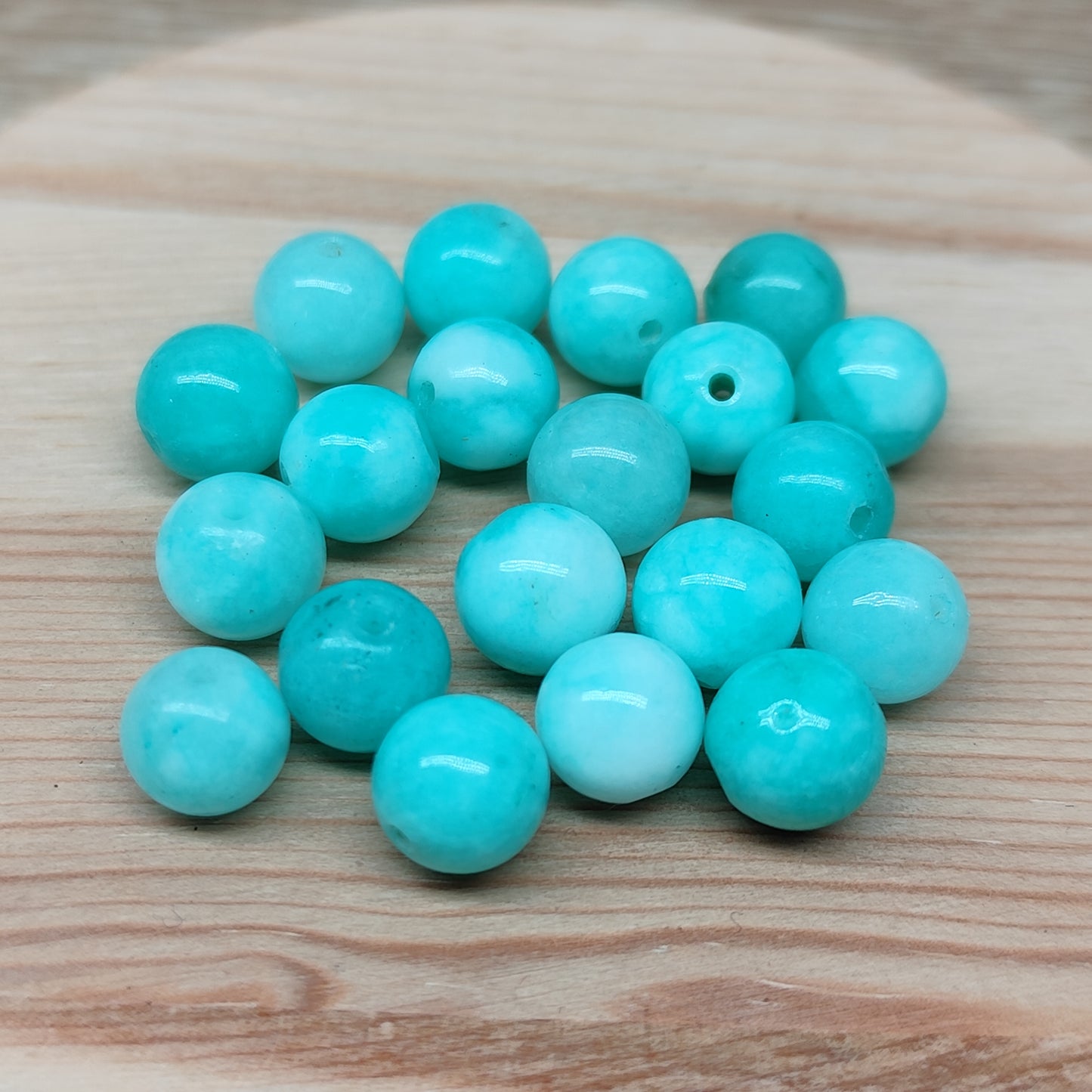 Jade bleu ciel – perles naturelles teintées 8 mm – lot de 20