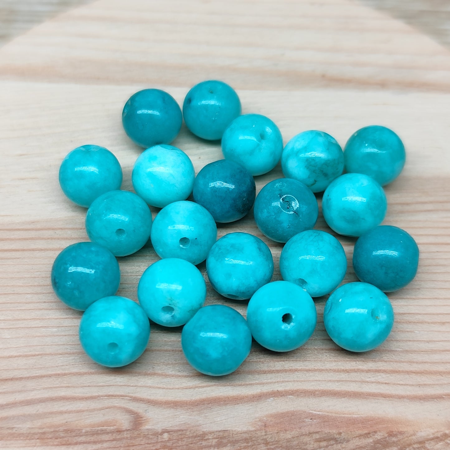 Jade bleu turquoise – perles naturelles teintées 8,5 mm – lot de 20