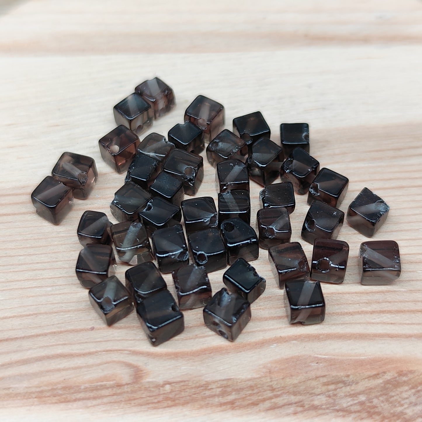 Obsidienne glacée cube – perles naturelles 4 mm – lot de 40