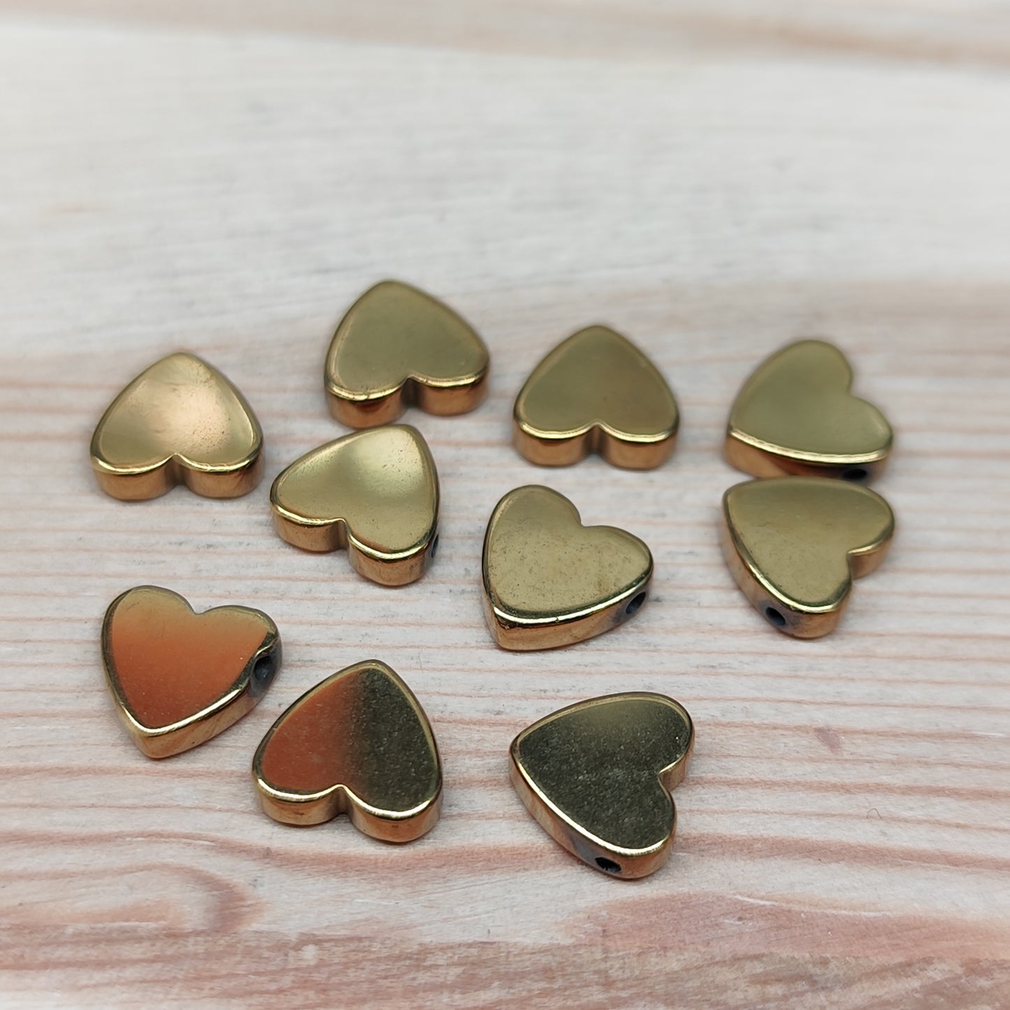 Hématite coeur doré – 8 mm – lot de 10