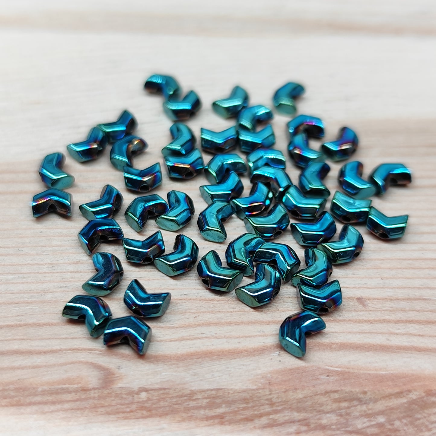 Hématite flèche bleue – 4,5 mm – lot de 50