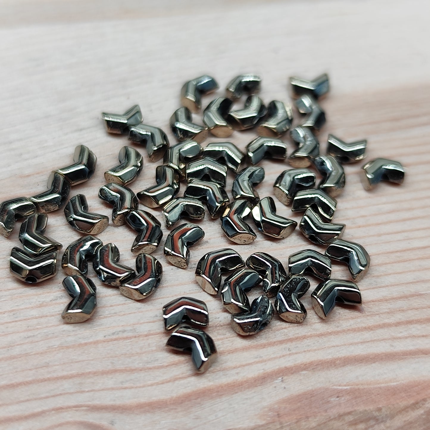 Hématite flèche bronze  – 4,5 mm – lot de 50