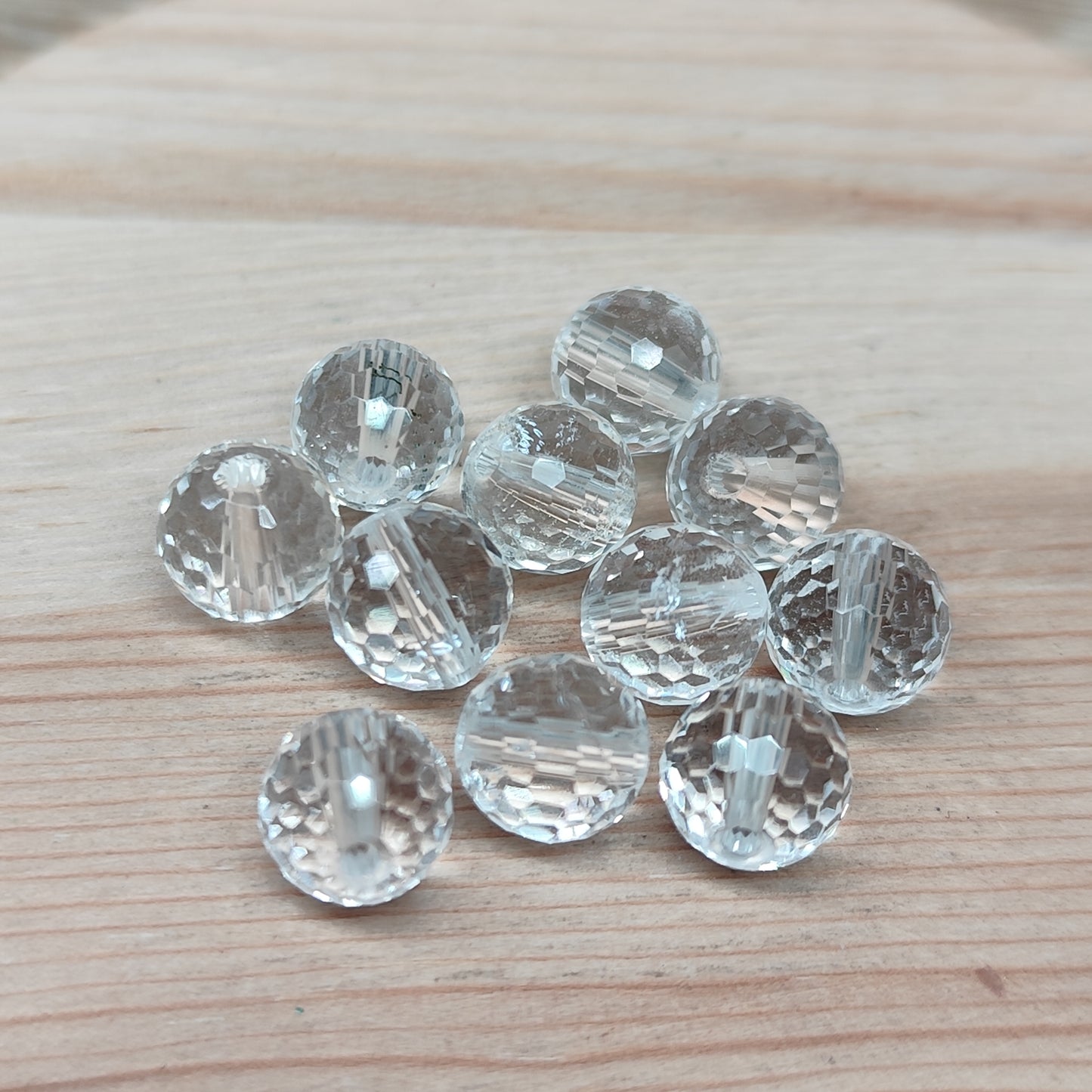Cristal de roche facetté – perles naturelles 8 mm – lot de 10