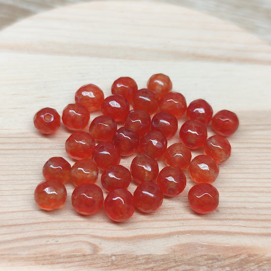 Calcédoine orange-rouge facettée – perles naturelles teintées 6 mm – lot de 30