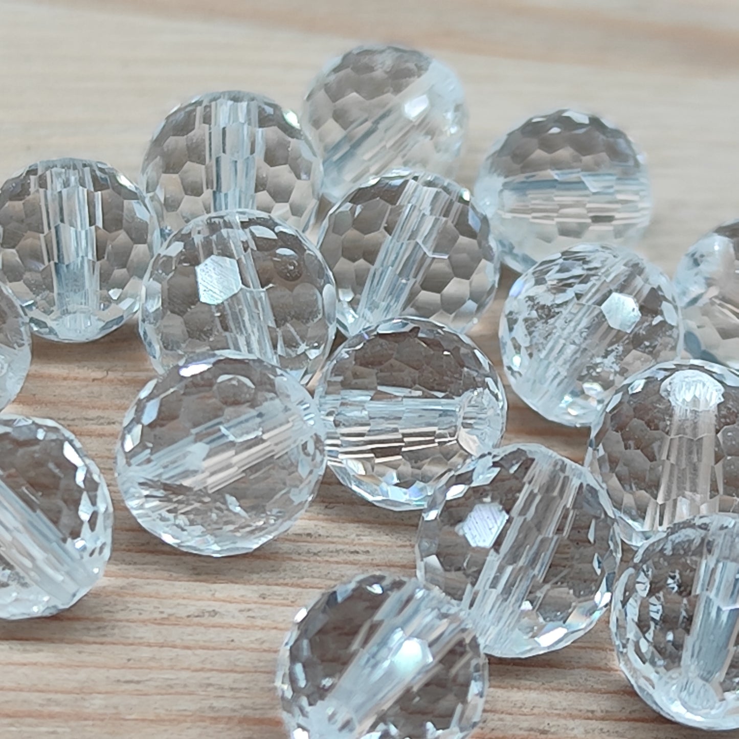 Quartz cristal de roche facetté – perles naturelles 8 mm – lot de 15