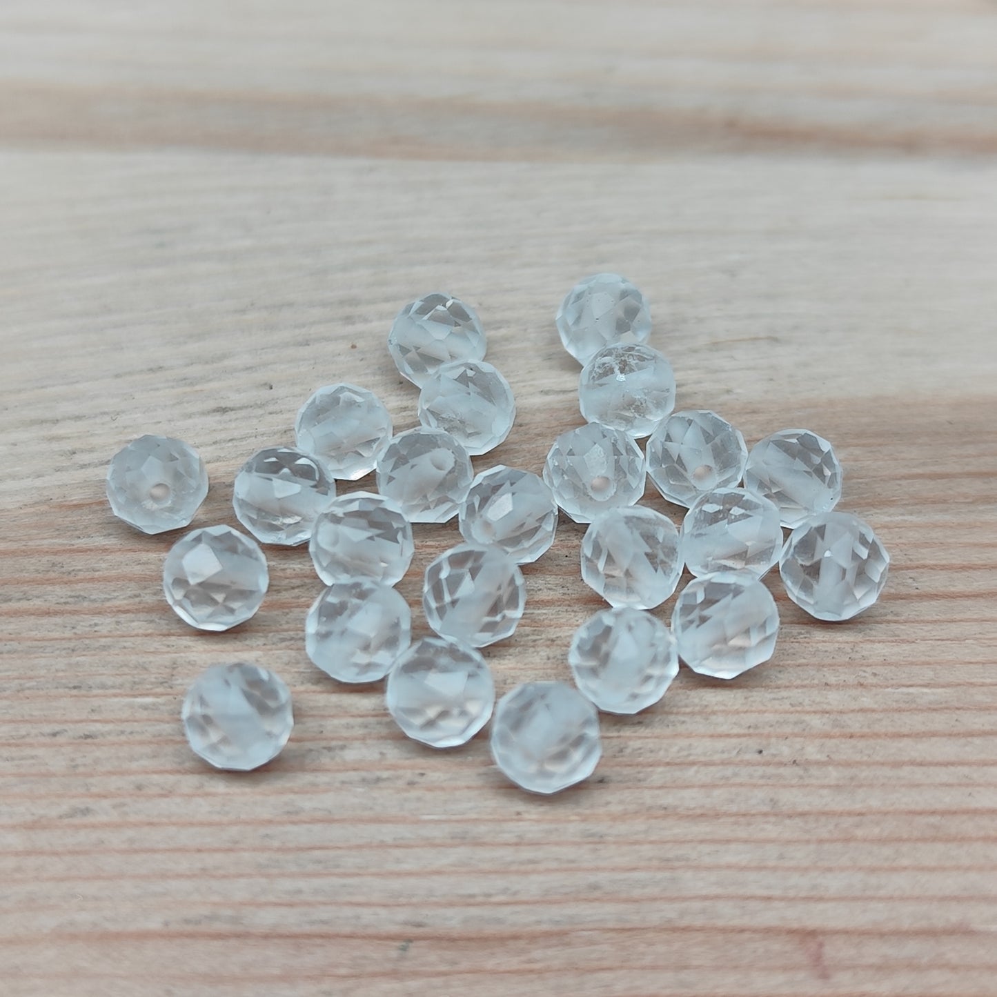 Quartz cristal de roche facetté – perles naturelles 4 mm – lot de 23