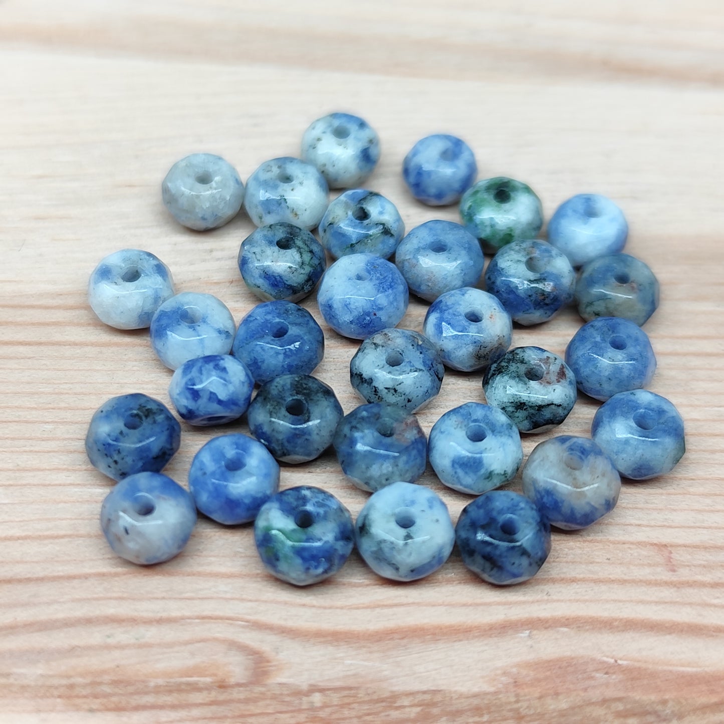 Sodalite forme donut facetté – perles naturelles 6 mm – lot de 30