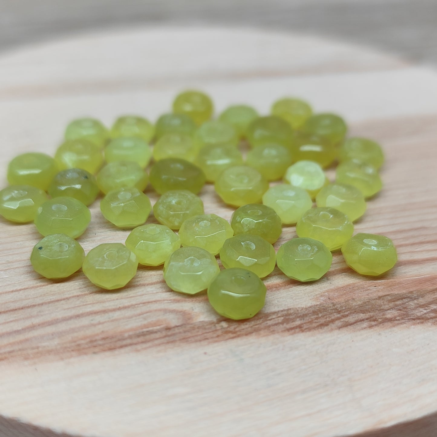 Jade citron facettés donut – perles naturelles 6 mm – lot de 40