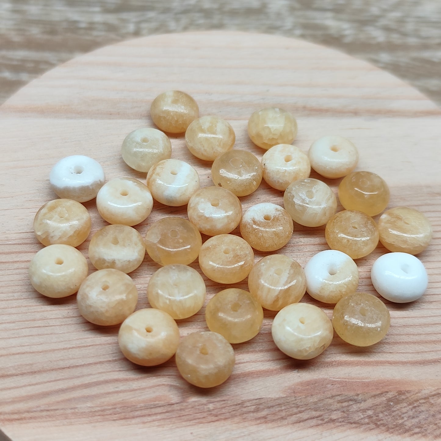 Calcite jaune forme donut – perles naturelles 8 mm – lot de 30