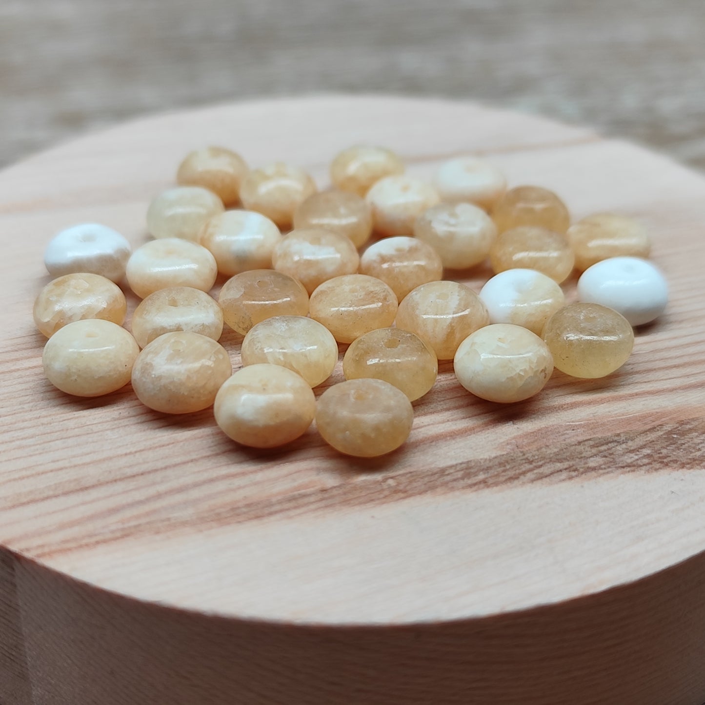 Calcite jaune forme donut – perles naturelles 8 mm – lot de 30