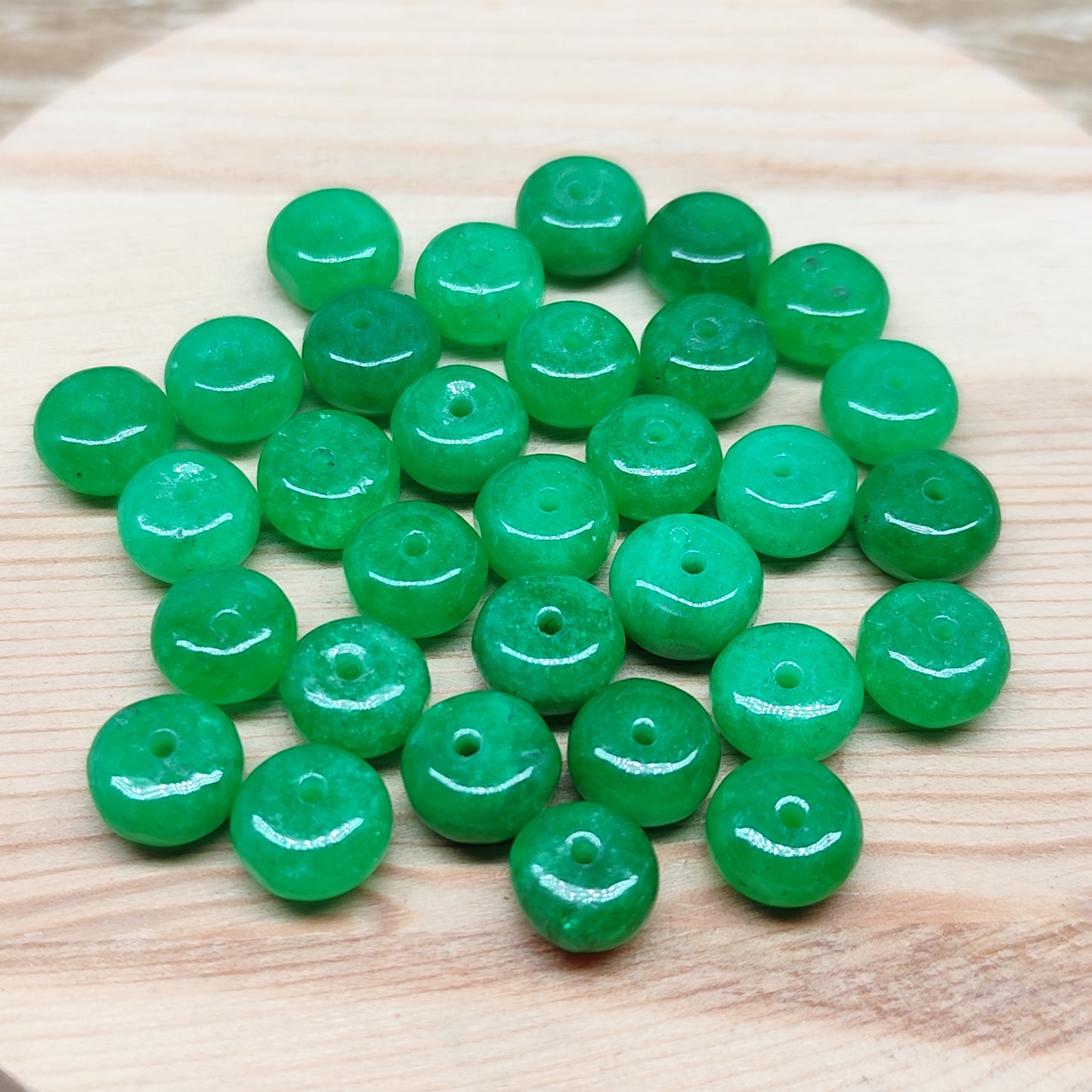 Jade vert forme donut – perles naturelles teintées 8 mm – lot de 30