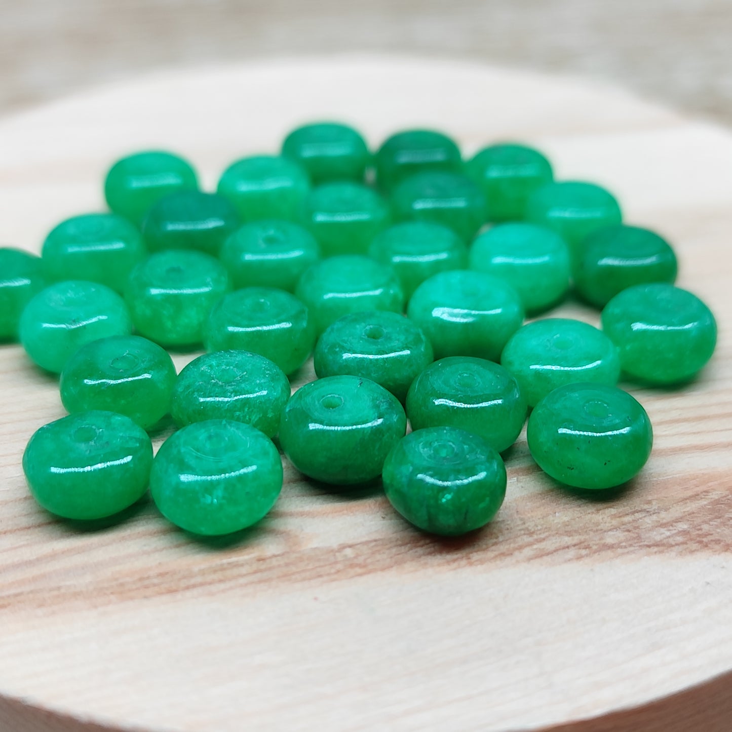 Jade vert forme donut – perles naturelles teintées 8 mm – lot de 30