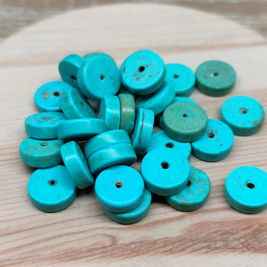 Howlite bleue forme donut – perles naturelles teintées 10 mm – lot de 30
