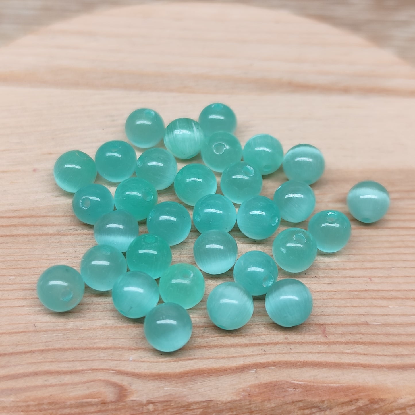 Perle œil de chat menthe – perles synthétiques 6 mm – lot de 30