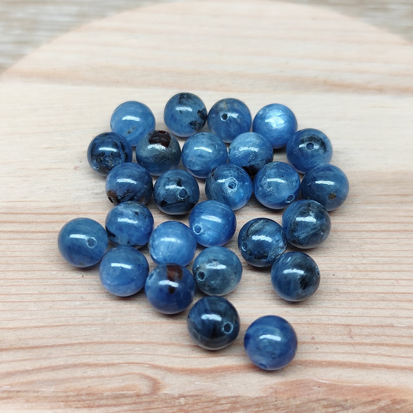 Cyanite – perles naturelles 6,5 mm – lot de 25