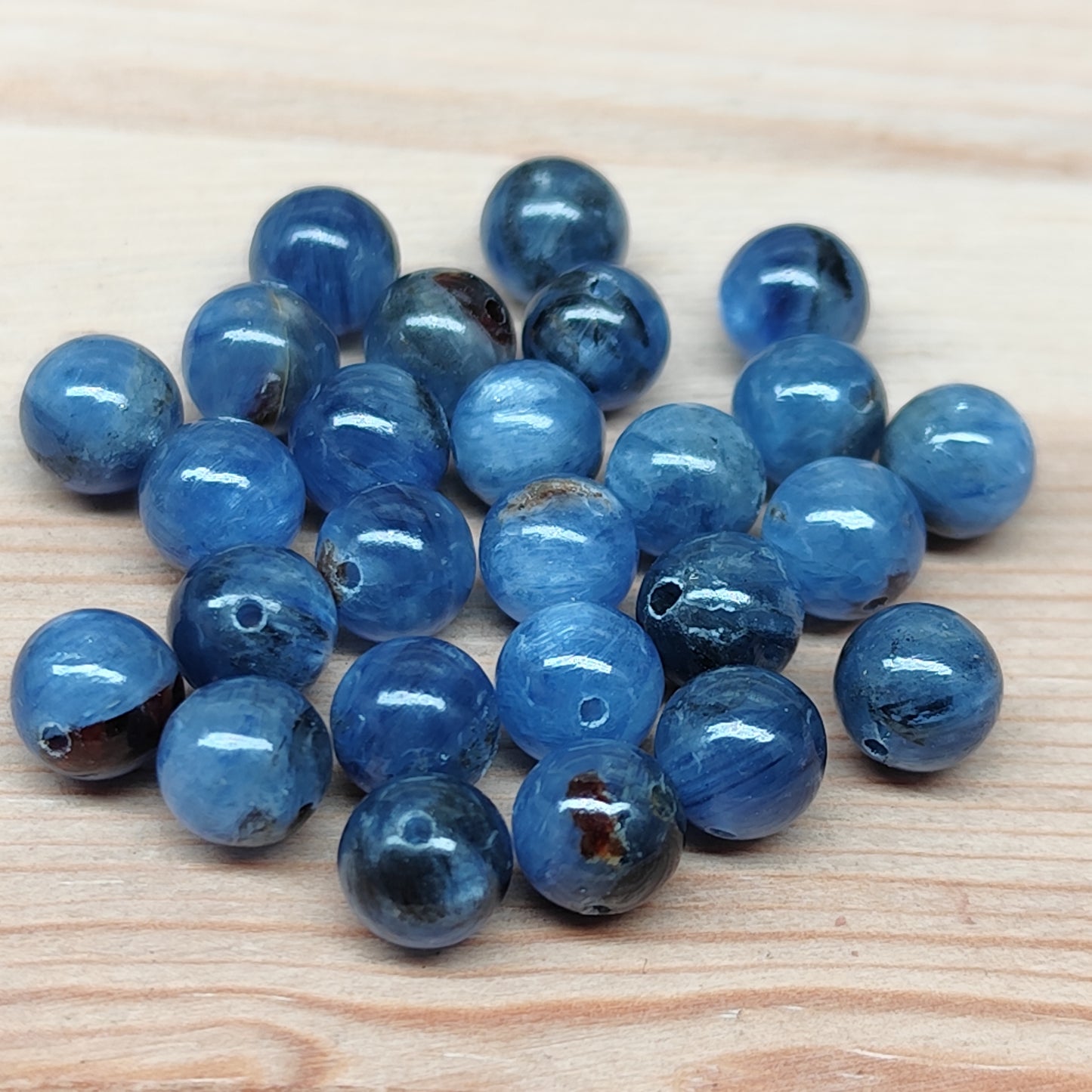 Cyanite – perles naturelles 6,5 mm – lot de 25