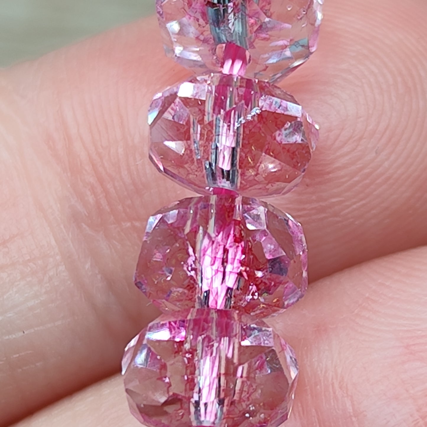 Perles de verre rose facettées - fil entier