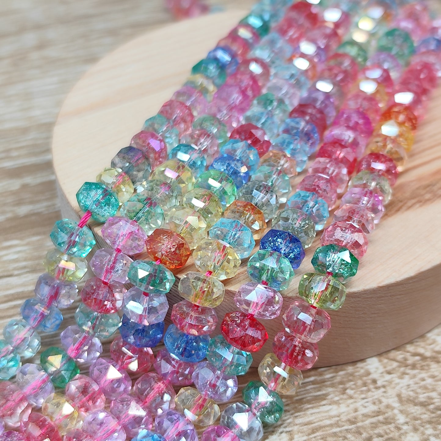 Perles de verre multicolore facettées - fil entier