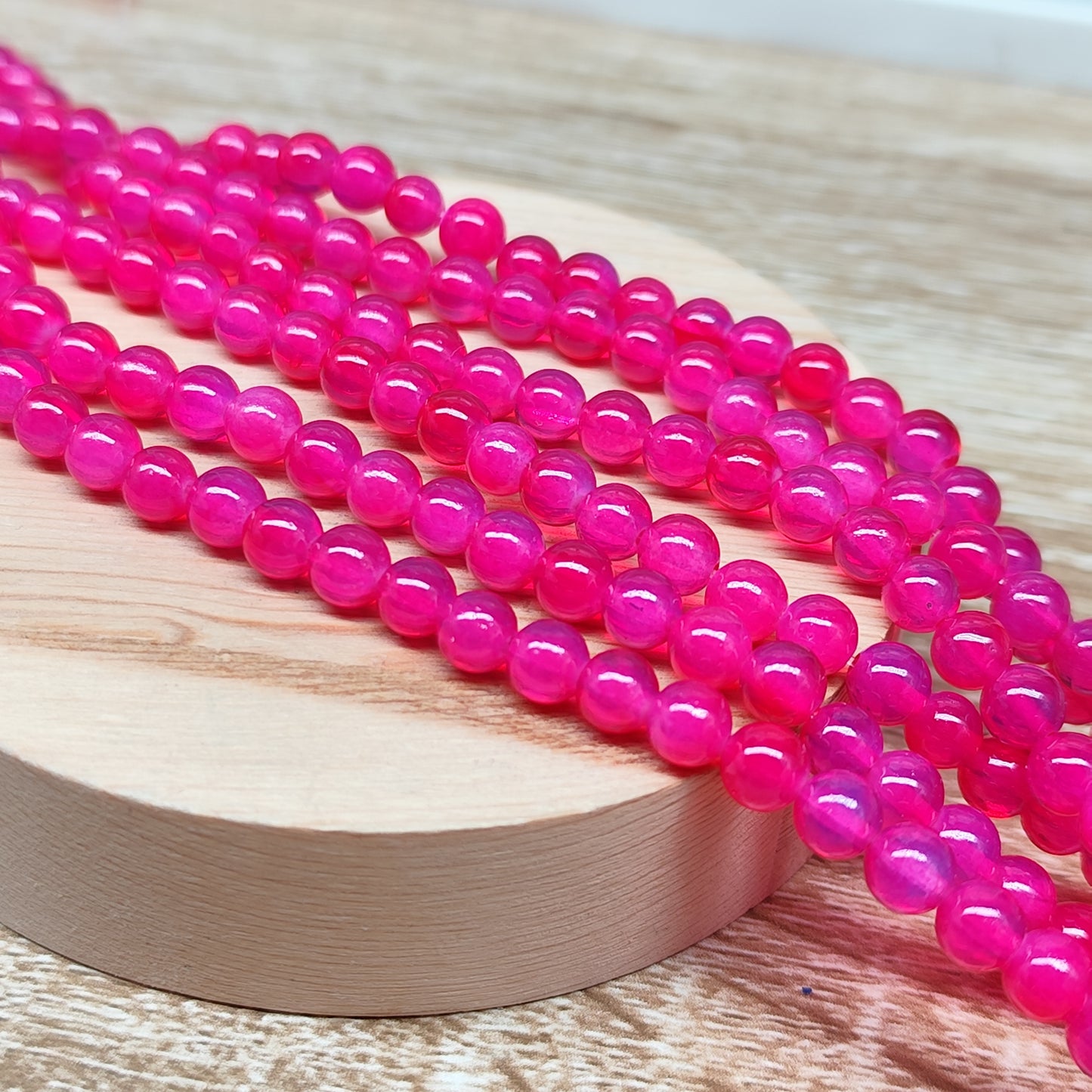 Perles Opalite rose fuchsia – perles synthétiques 6,5 mm - 1 fil entier