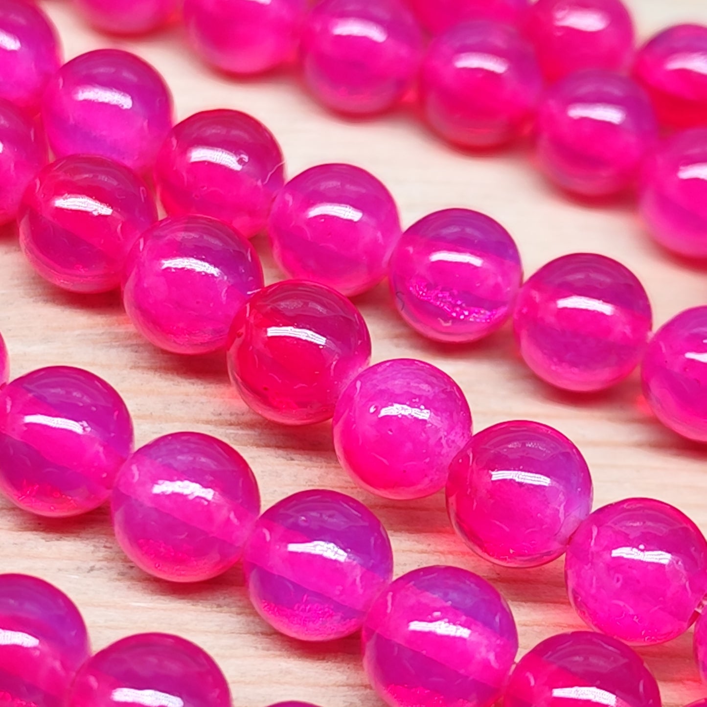 Perles Opalite rose fuchsia – perles synthétiques 6,5 mm - 1 fil entier