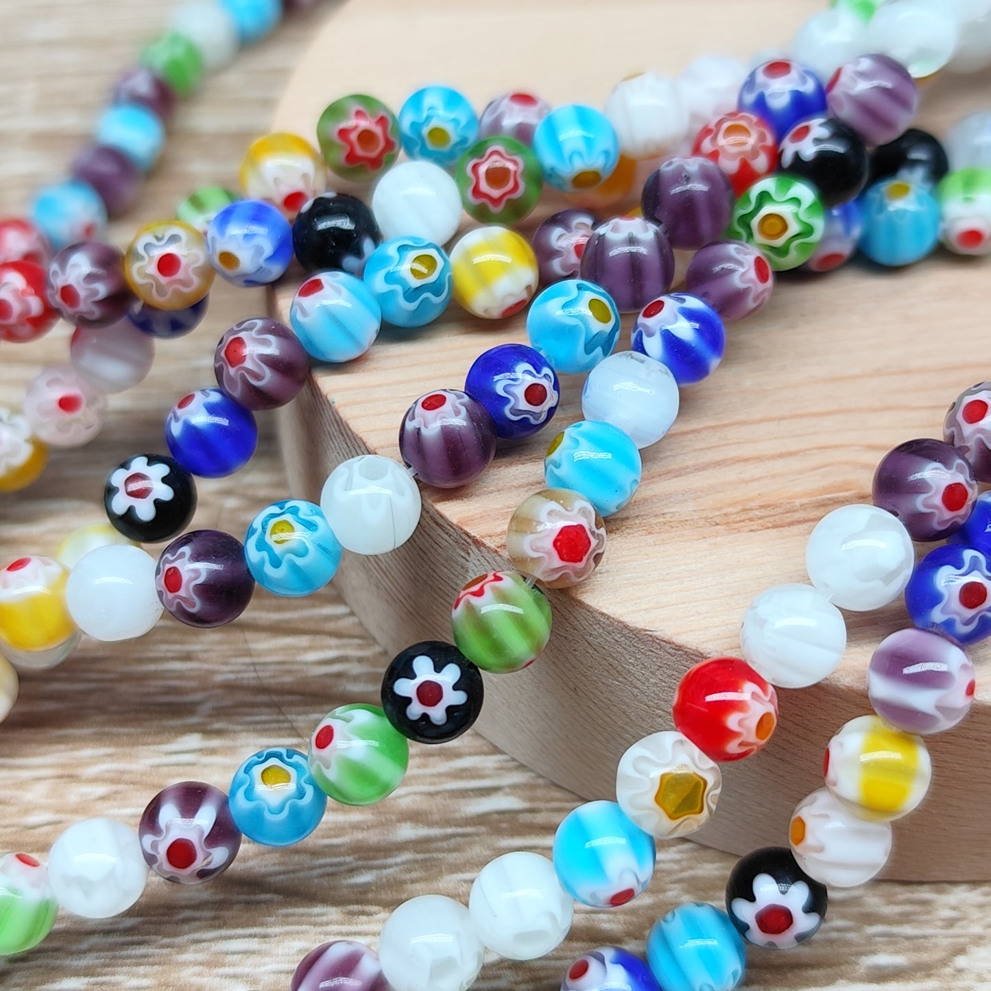 Verre fleurs multicolores – perles 6 mm – 1 fil entier