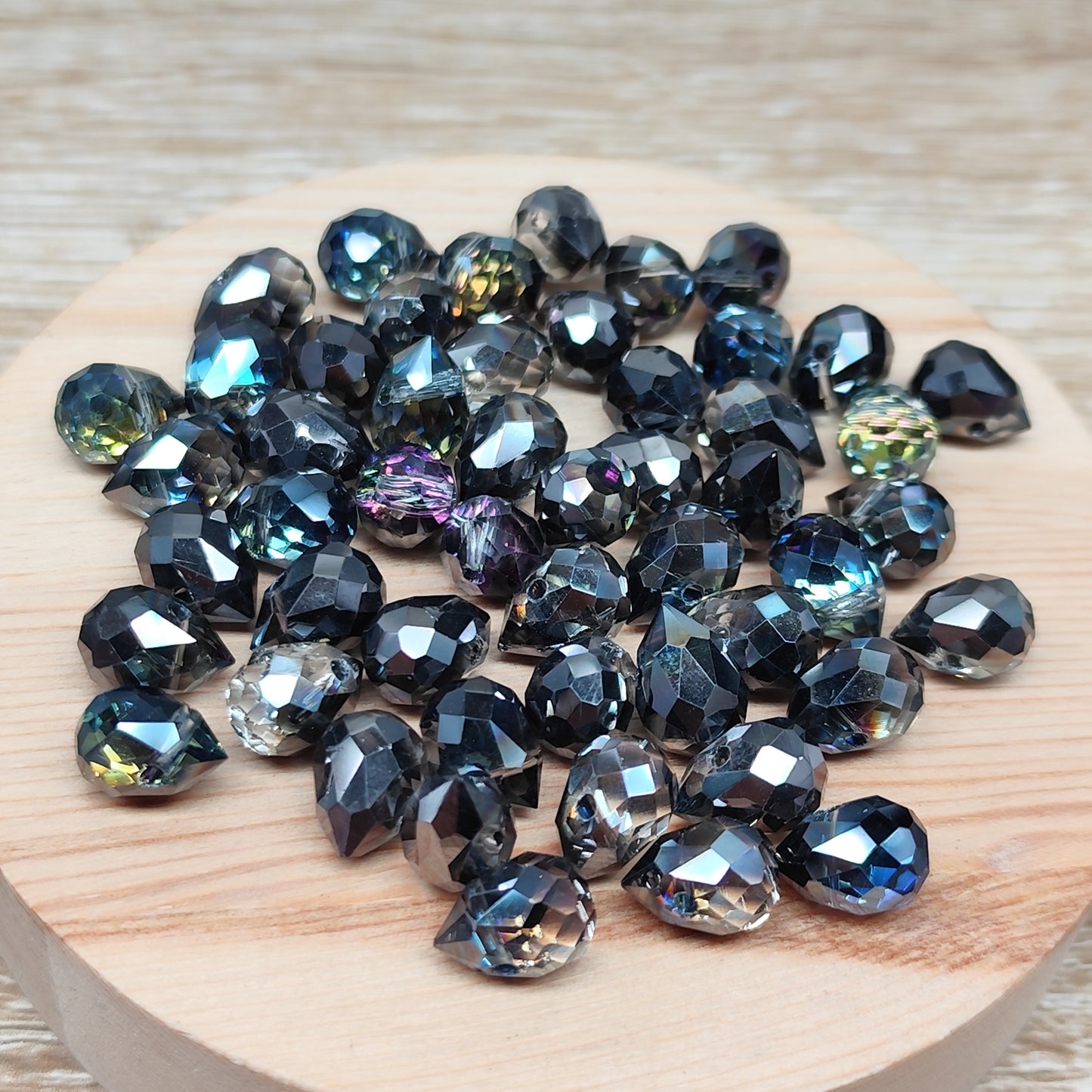 Perle goutte verre facetté noir fumé 8 mm – lot de 50