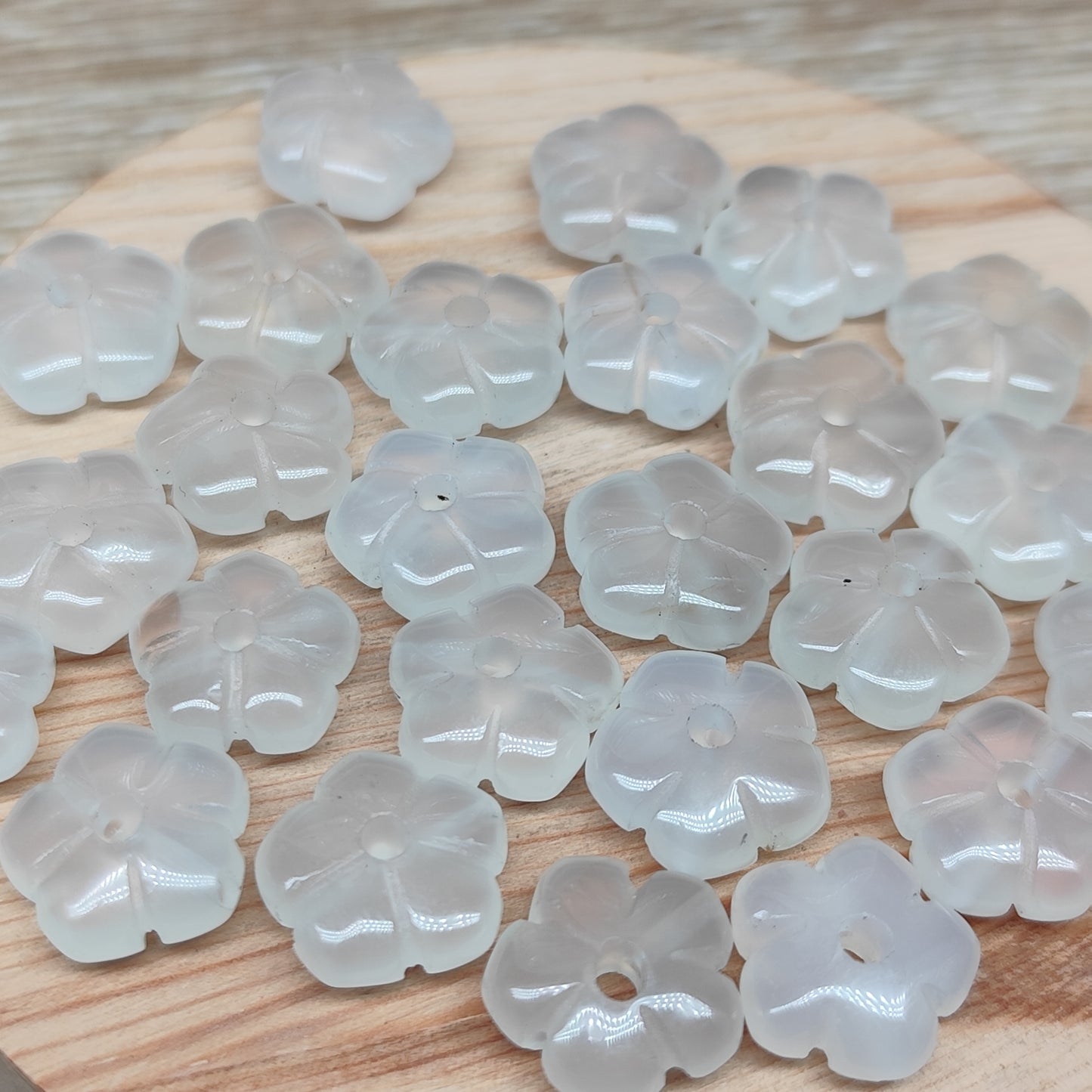 Agate blanche fleur – perle naturelle 14 mm – 1 pièce