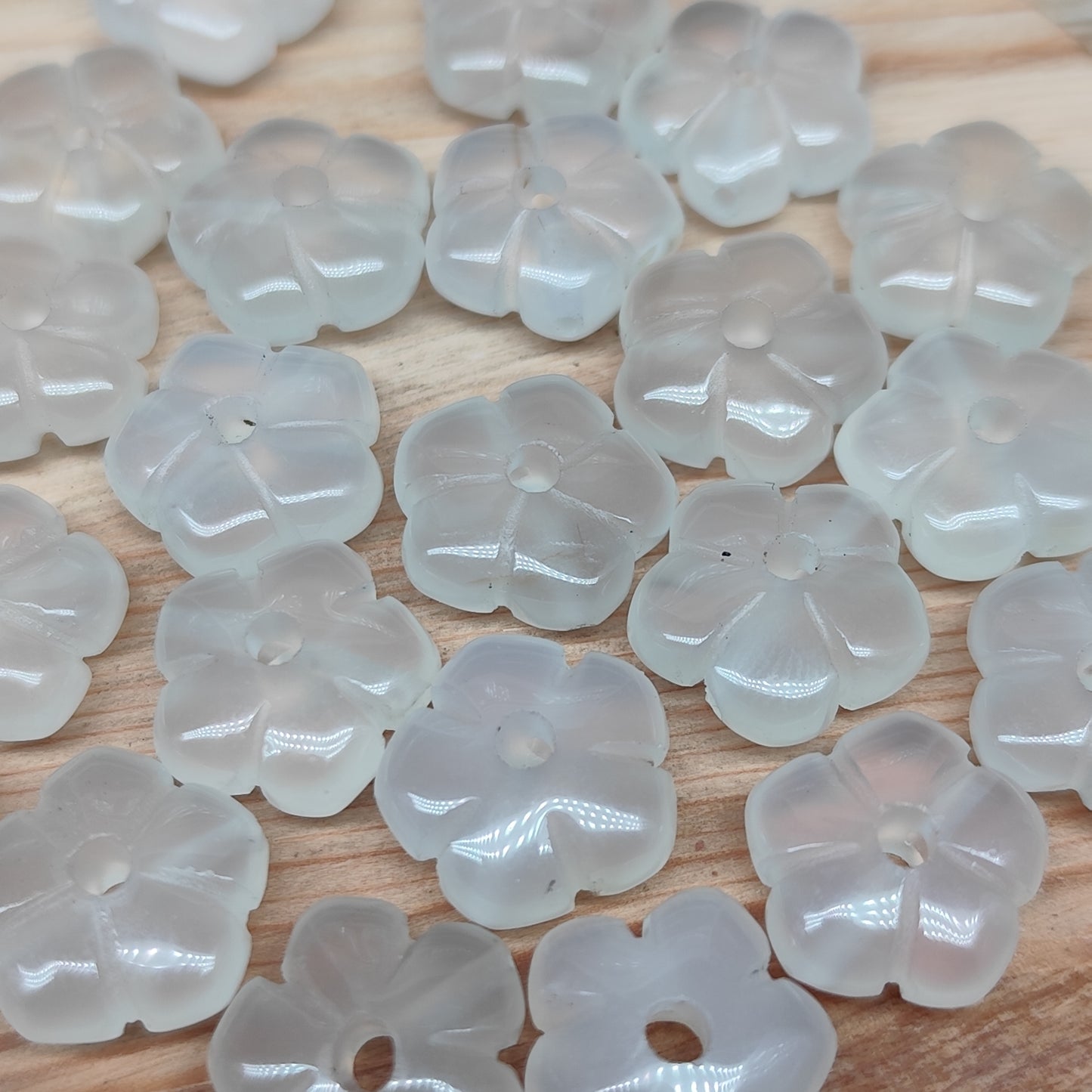 Agate blanche fleur – perle naturelle 14 mm – 1 pièce